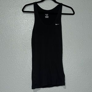 The brand is Nike. It’s size Medium. It fits loose.